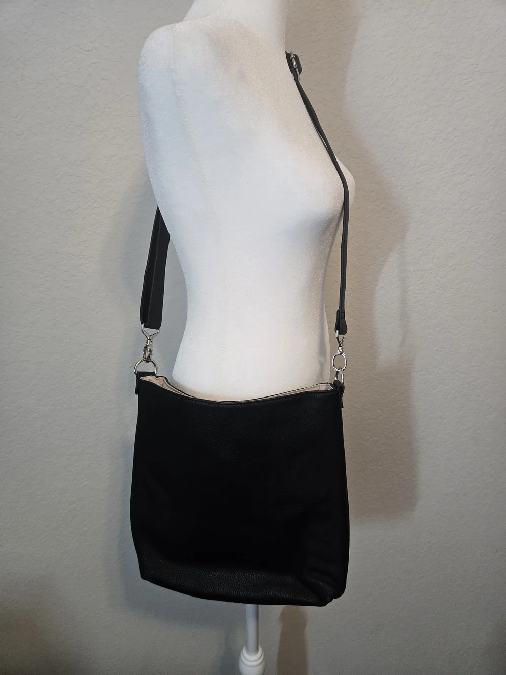 Thirty-One Black Crossbody Bag with Assorted Coral and Patterned Pouches